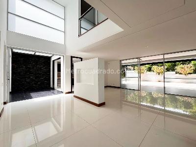 Casa de 3 alcobas en arriendo en El Poblado, Medellín, 340 m² · foto 4 de 20