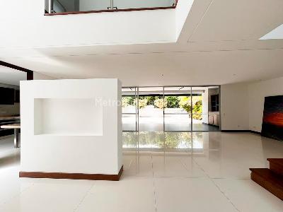Casa de 3 alcobas en arriendo en El Poblado, Medellín, 340 m² · foto 5 de 20