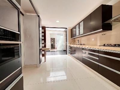 Casa de 3 alcobas en arriendo en El Poblado, Medellín, 340 m² · foto 7 de 20