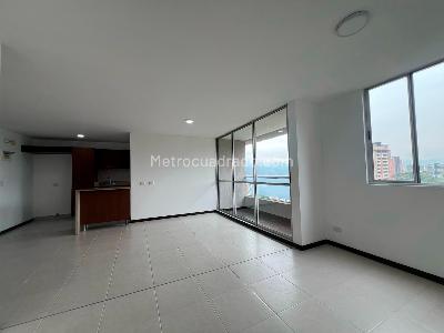 Apartamento en arriendo en Envigado, Medellín · foto 2 de 11
