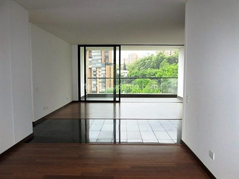 Apartamento en Arriendo, EL POBLADO, Medellín - View 2