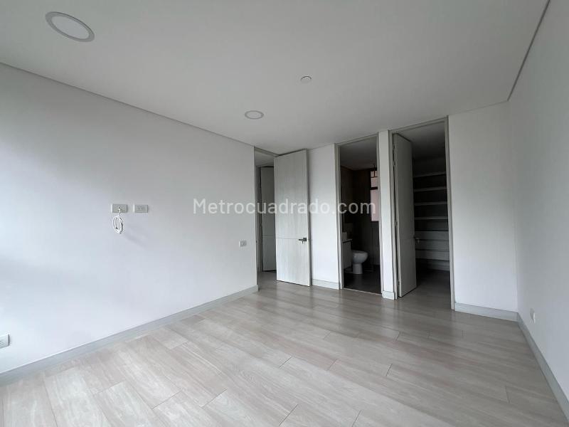 Modern 2BR Apartment with Gym in Envigado - 9