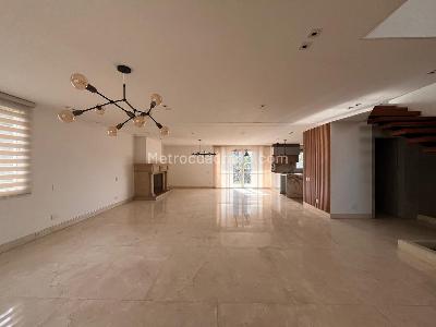 Casa de 4 alcobas en venta en El Poblado, Medellín, 600 m² · foto 2 de 20