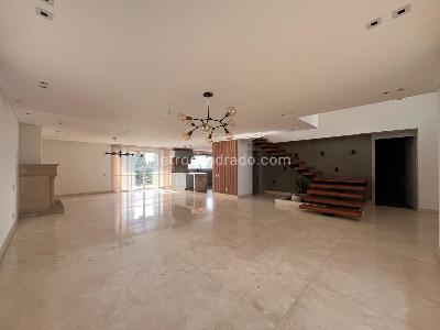 Casa de 4 alcobas en venta en El Poblado, Medellín, 600 m² · foto 3 de 20