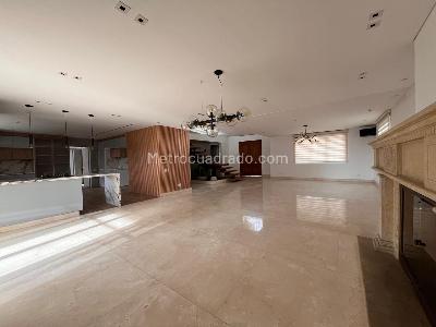 Casa de 4 alcobas en venta en El Poblado, Medellín, 600 m² · foto 4 de 20