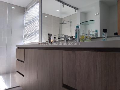 Apartamento de 3 alcobas en venta en El Poblado, Medellín, 220 m² · foto 17 de 18