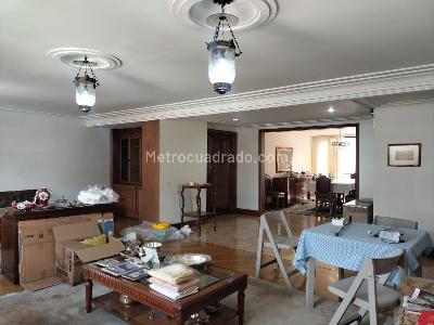 Apartamento de 3 alcobas en venta en El Poblado, Medellín, 220 m² · foto 2 de 18