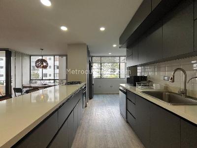 Apartamento de 2 alcobas en venta en El Poblado, Medellín, 122 m² · foto 8 de 20