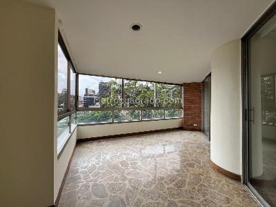 Apartamento de 4 alcobas en venta en El Poblado, Medellín, 204 m² · foto 18 de 19