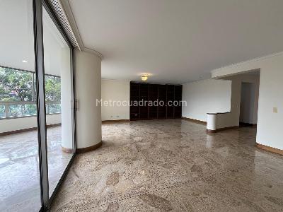 Apartamento de 4 alcobas en venta en El Poblado, Medellín, 204 m² · foto 3 de 19