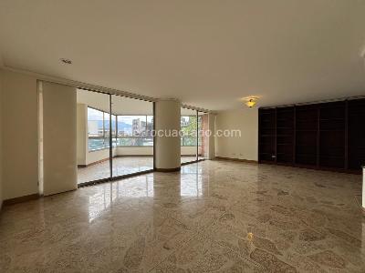 Apartamento de 4 alcobas en venta en El Poblado, Medellín, 204 m² · foto 4 de 19