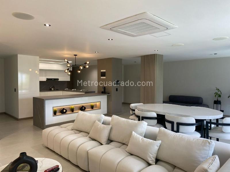 Charming 3BR Apartment in El Poblado - 4