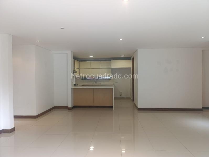 2BR Apartment for Rent in El Poblado with Terrace & Parking - 3