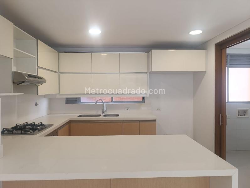 2BR Apartment for Rent in El Poblado with Terrace & Parking - 8