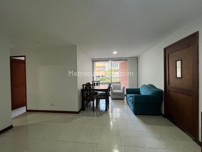 Apartamento de 2 Alcobas con Balcón en El Poblado - 2