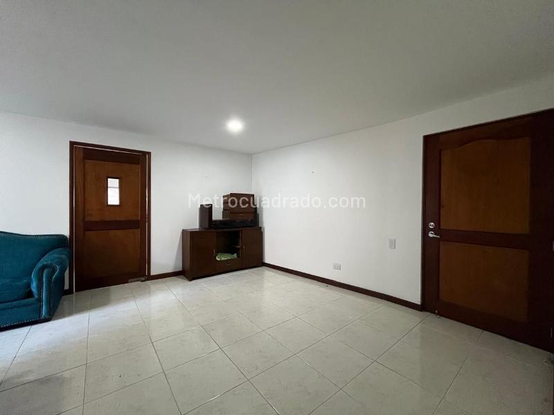 Apartamento de 2 Alcobas con Balcón en El Poblado - 4