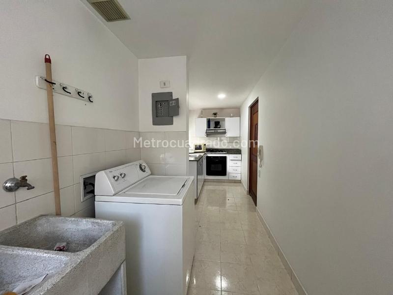 Apartamento de 2 Alcobas con Balcón en El Poblado - 6
