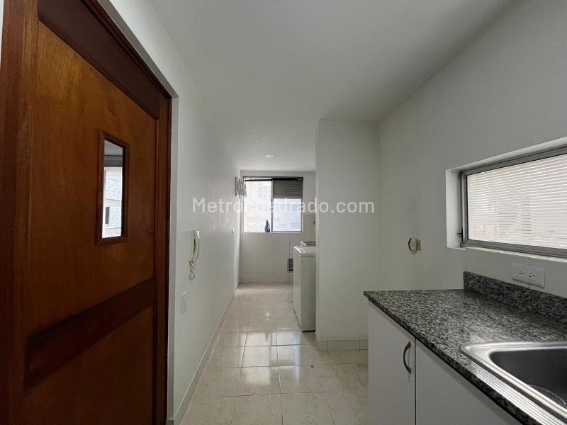 Apartamento de 2 Alcobas con Balcón en El Poblado - 9