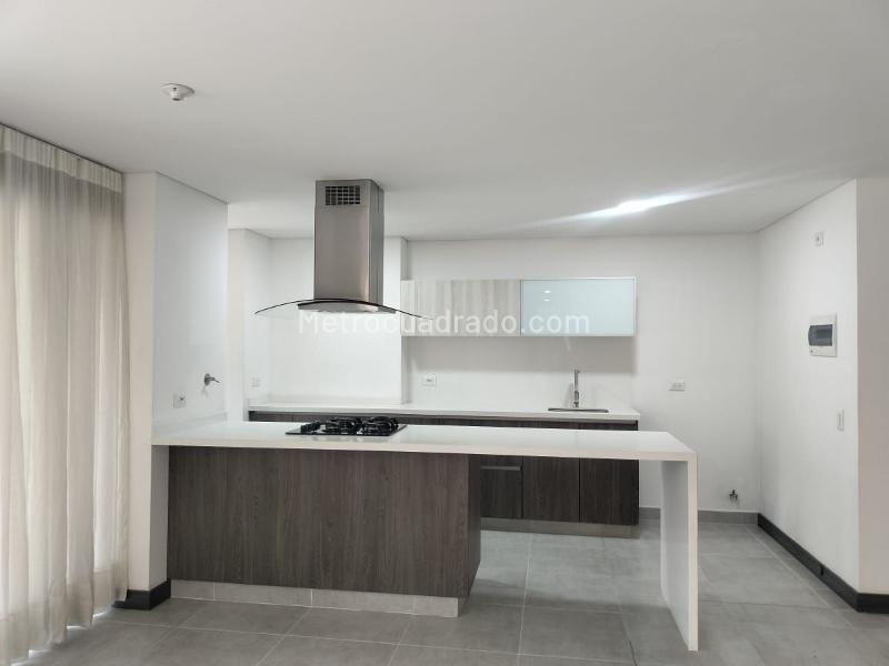 Apartamento Moderno de 3 Alcobas con Servicios en El Poblado - 5