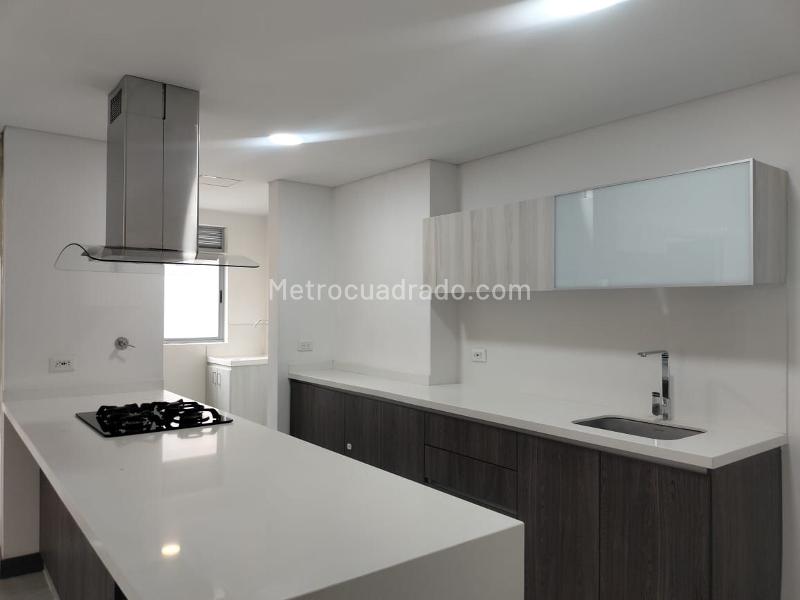 Apartamento Moderno de 3 Alcobas con Servicios en El Poblado - 6