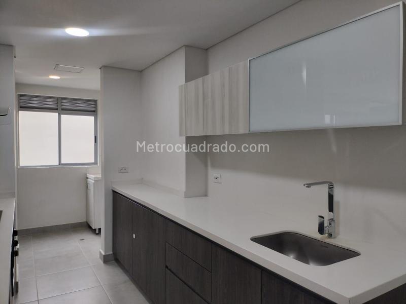 Apartamento Moderno de 3 Alcobas con Servicios en El Poblado - 7