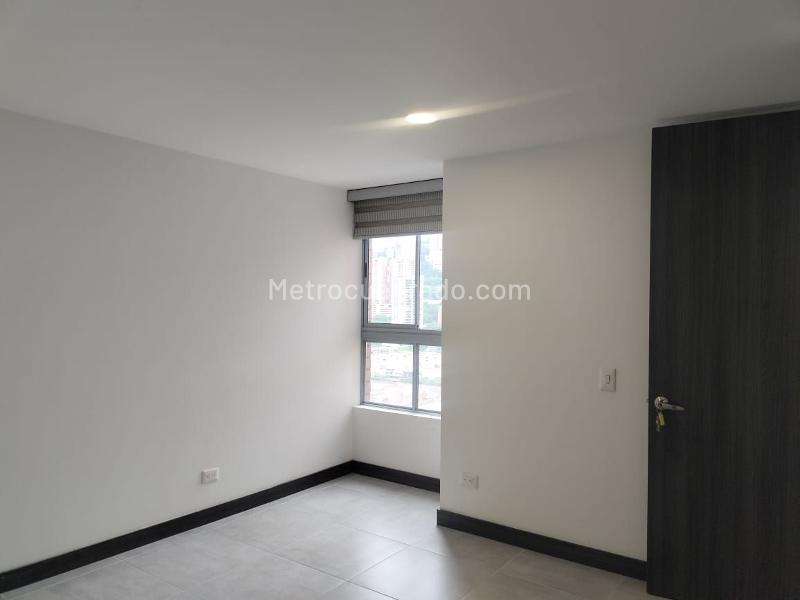 Apartamento Moderno de 3 Alcobas con Servicios en El Poblado - 9