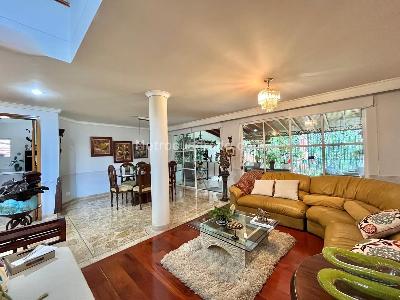 Casa de 4 alcobas en venta en El Poblado, Medellín, 256 m² · foto 2 de 20