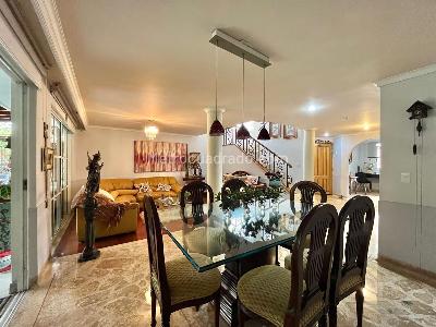Casa de 4 alcobas en venta en El Poblado, Medellín, 256 m² · foto 3 de 20