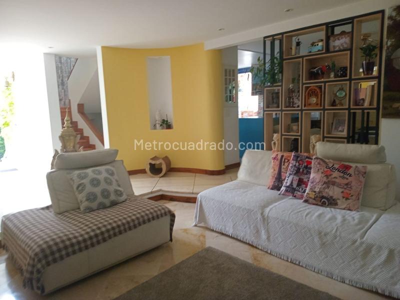 Spacious 4BR House in El Poblado - 3