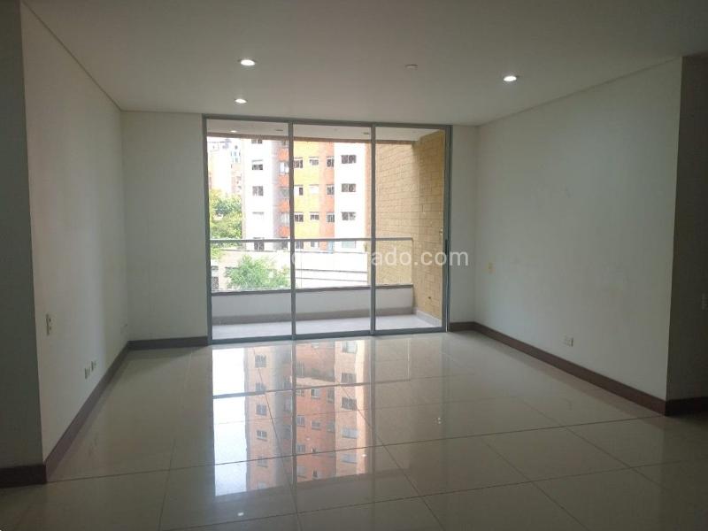 Apartamento de 3 Alcobas en Unidad Cerrada con Ascensor en El Poblado - 2