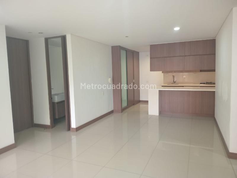 Apartamento de 3 Alcobas en Unidad Cerrada con Ascensor en El Poblado - 3