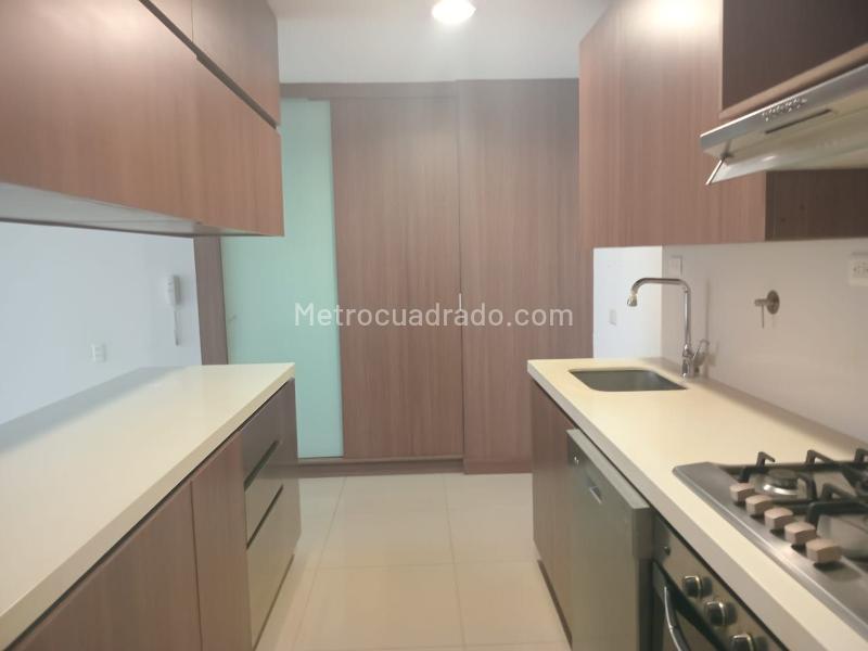 Apartamento de 3 Alcobas en Unidad Cerrada con Ascensor en El Poblado - 5