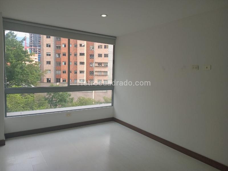 Apartamento de 3 Alcobas en Unidad Cerrada con Ascensor en El Poblado - 8