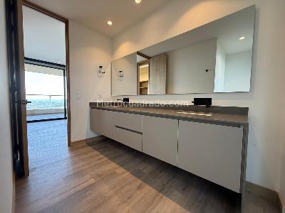 Casa de 3 alcobas en venta en Rionegro, Rionegro, 328 m² · foto 15 de 17