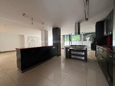 Casa en arriendo en El Poblado, Medellín · foto 8 de 20