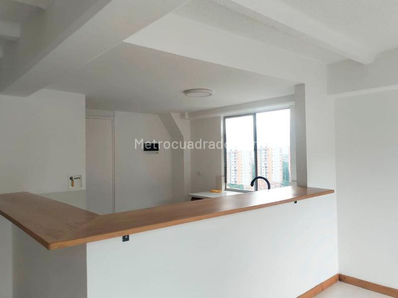 2BR Apartment with Balcony & Terrace in Gated Community, El Poblado - 4