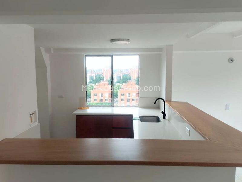 2BR Apartment with Balcony & Terrace in Gated Community, El Poblado - 5