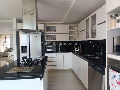 Apartamento de 3 alcobas en venta en El Poblado, Medellín, 276 m² · foto 10 de 20