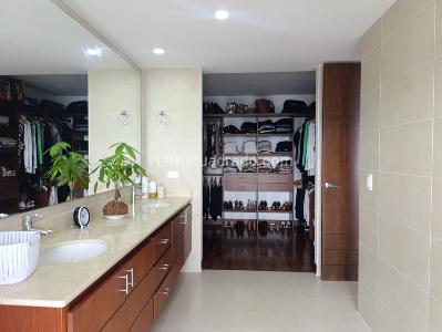Apartamento de 3 alcobas en venta en El Poblado, Medellín, 276 m² · foto 19 de 20
