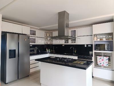 Apartamento de 3 alcobas en venta en El Poblado, Medellín, 276 m² · foto 9 de 20