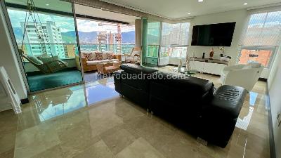 Apartamento de 3 alcobas en venta en Castropol, Medellín, 139 m² · foto 2 de 10