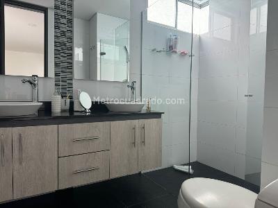 Apartamento de 3 alcobas en venta en Castropol, Medellín, 139 m² · foto 8 de 10