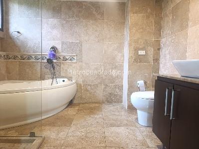 Apartamento de 4 alcobas en venta en El Poblado, Medellín, 377 m² · foto 17 de 20