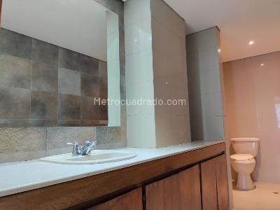 Apartamento de 3 alcobas en venta en El Poblado, Medellín, 225 m² · foto 13 de 15
