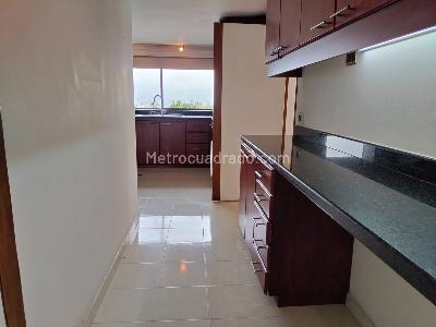 Apartamento de 3 alcobas en venta en El Poblado, Medellín, 225 m² · foto 6 de 15