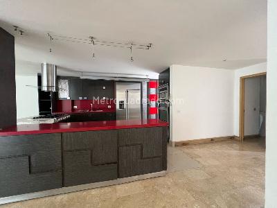Casa de 4 alcobas en venta en El Poblado, Medellín, 366 m² · foto 10 de 19