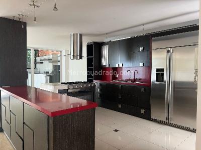 Casa de 4 alcobas en venta en El Poblado, Medellín, 366 m² · foto 9 de 19