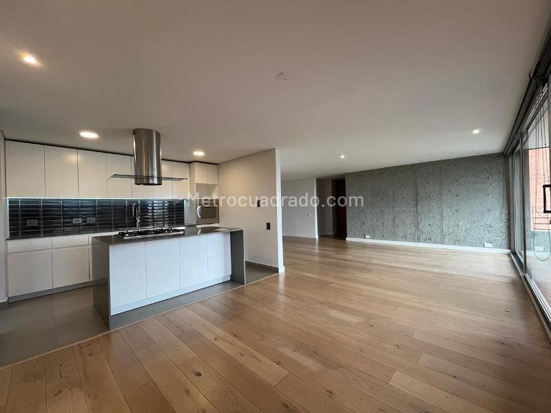 Apartamento de 2 Alcobas con Balcón y Parqueadero Cubierto en El Poblado - 4