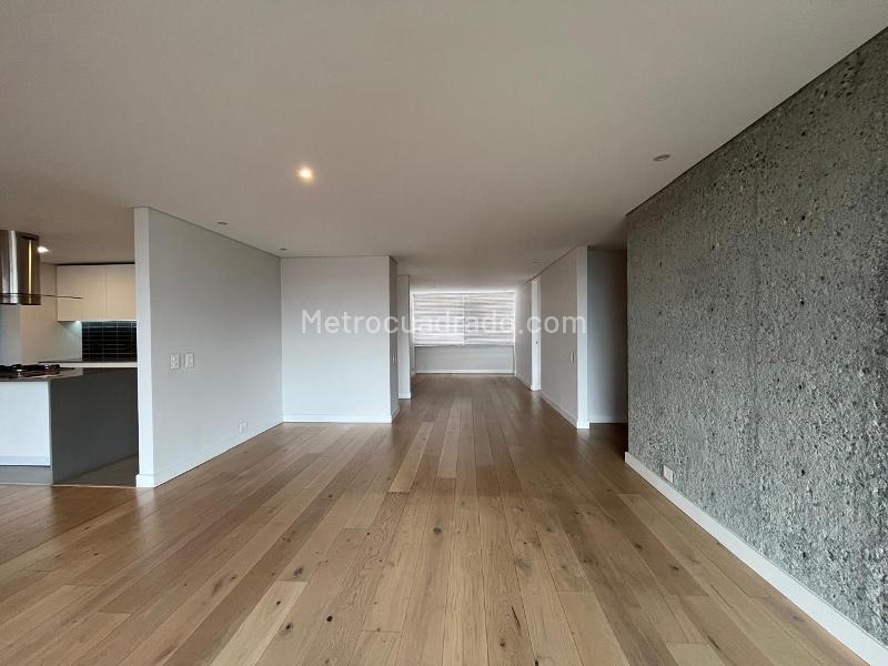 Apartamento de 2 Alcobas con Balcón y Parqueadero Cubierto en El Poblado - 5