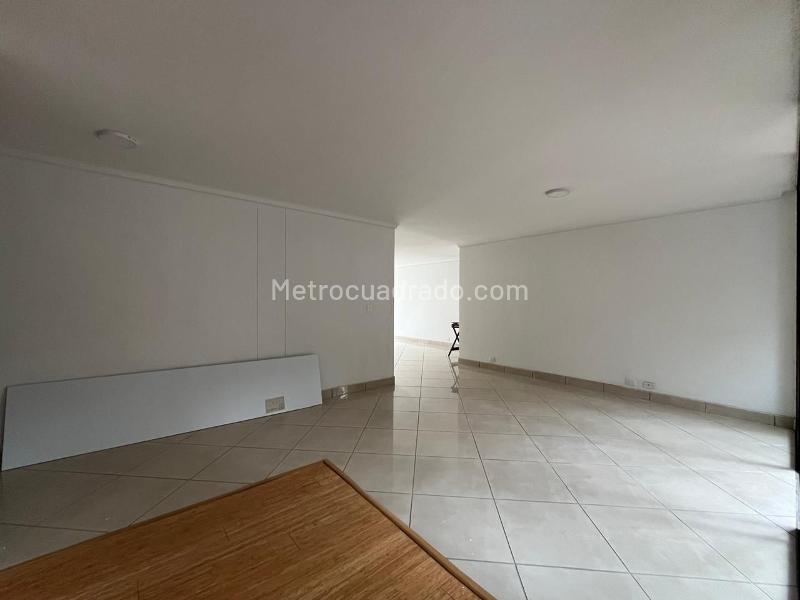Spacious 3BR Apartment in Quiet El Poblado - 3